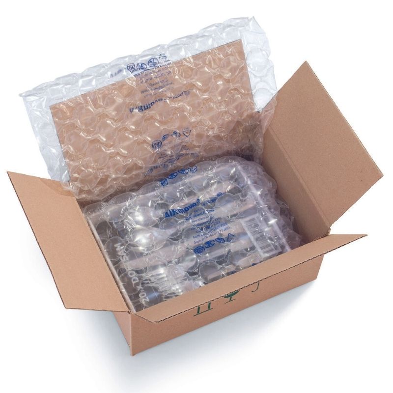 Máquina insufladora produzindo almofadas de ar para embalagem